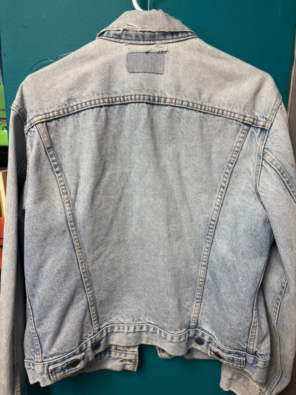 Vintage Levi's Light Blue Denim Jacket with Colorful 80’s Pins - Picture 8 of 10